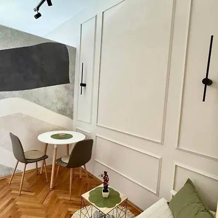 شقة Greis غييكا