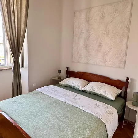Apartament Greis *
